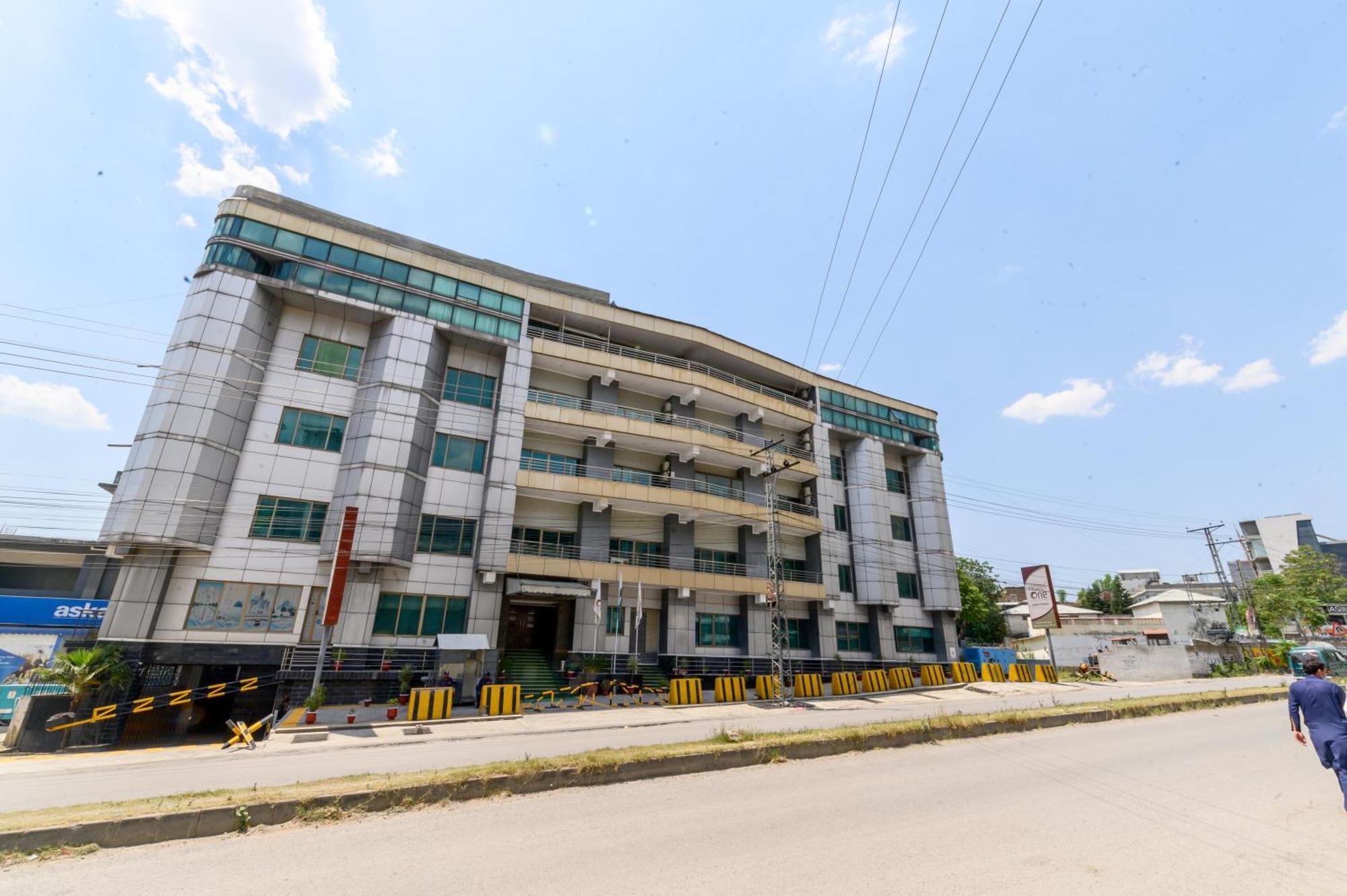 Hotel One Abbottabad Bagian luar foto